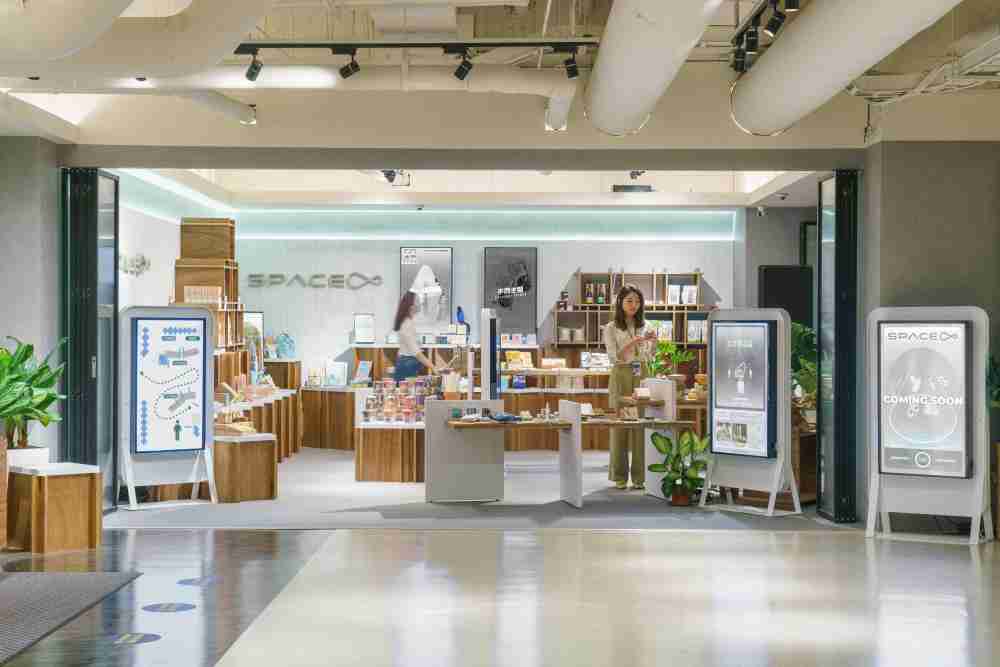 EBpay打造永续选物商店，，，，展示社企及社创商品，，结合创利空间所开发的智能零售系统，，，，整合多元产品信息，，，让无人商店扮演公益行动的推手