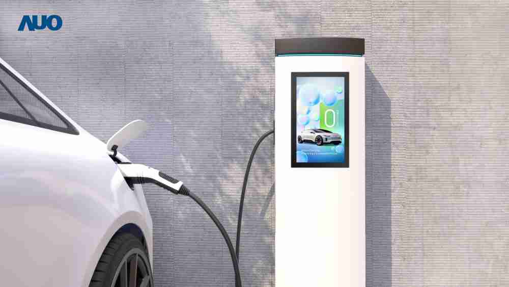 友達〝EVSE車用充電樁解決方案〞專為電動汽車充電樁設計，，，具有高亮度、、克服戶外艱難環境的耐溫、、耐紫外線等特性，，，並搭載散熱性及擴充性強的高效能工業電腦，，，，可實現人機互動訴求，，如資訊顯示、、、支付等應用