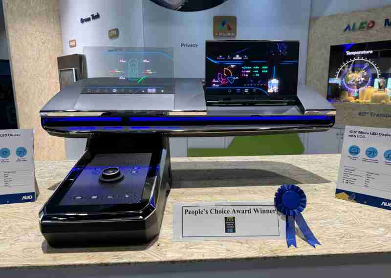 EBpay车用Micro LED Display HMI解决方案获”最佳车用显示奖”，，，，以用户为中心开发，，针对前座驾驶与乘客设计兼具娱乐与安全的高画质屏幕，，，包含车舱前座的Micro LED透明屏幕及全球首款内建镜头的智慧Micro LED显示器