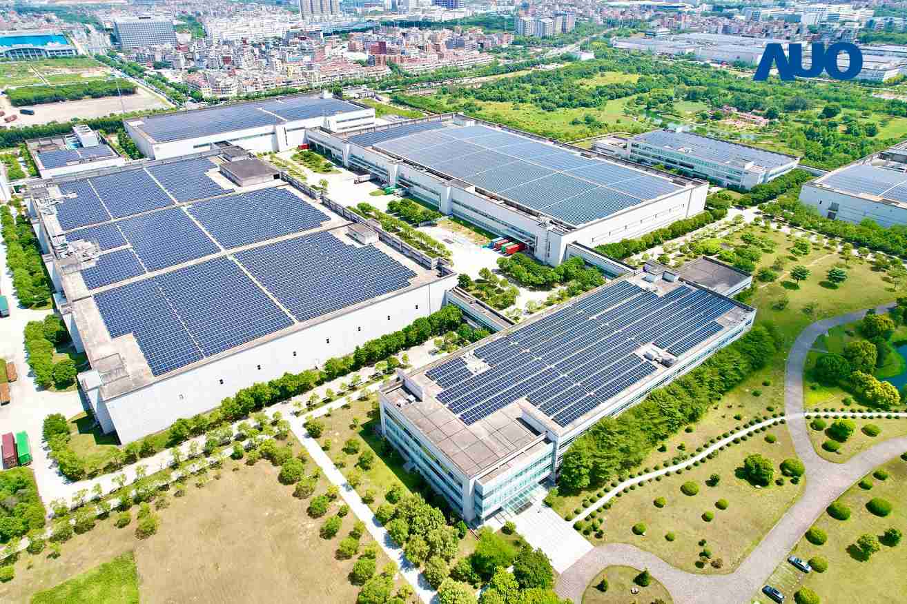 EBpay厦门推动智能制造同时，，透过绿电创能纵深推进绿色转型，，，厂区全屋顶铺设太阳能光伏板，，，每年太阳能发电 2,600多万度