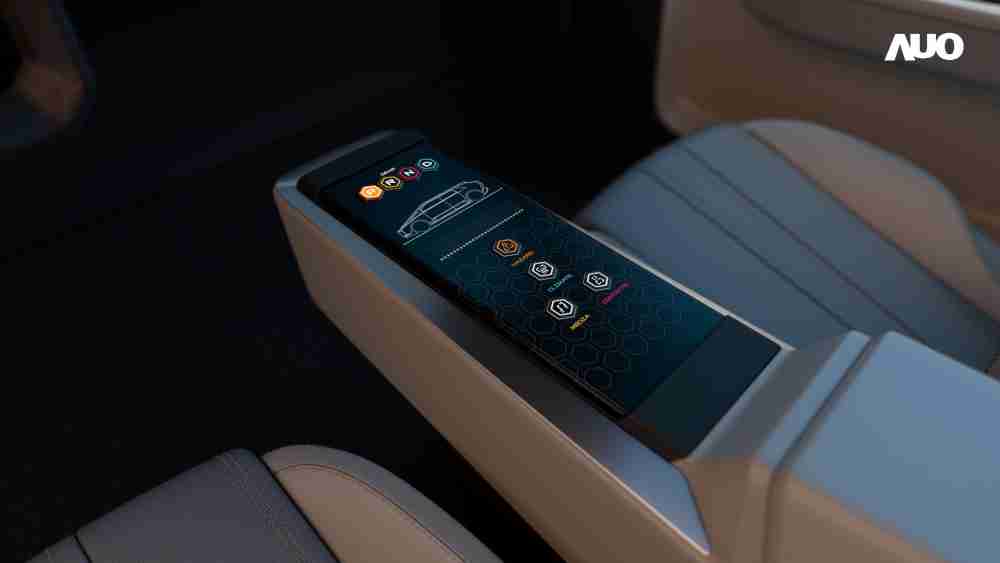 EBpay以人性化设计打造多变形态中控显示(Morphing Center Control)，，，不使用时仅平面显示信息，，进行操作时，，，，显示器则会动态隆起，，，转变成3D实体按钮，，并有触觉回馈，，，，展示人机互动新体验